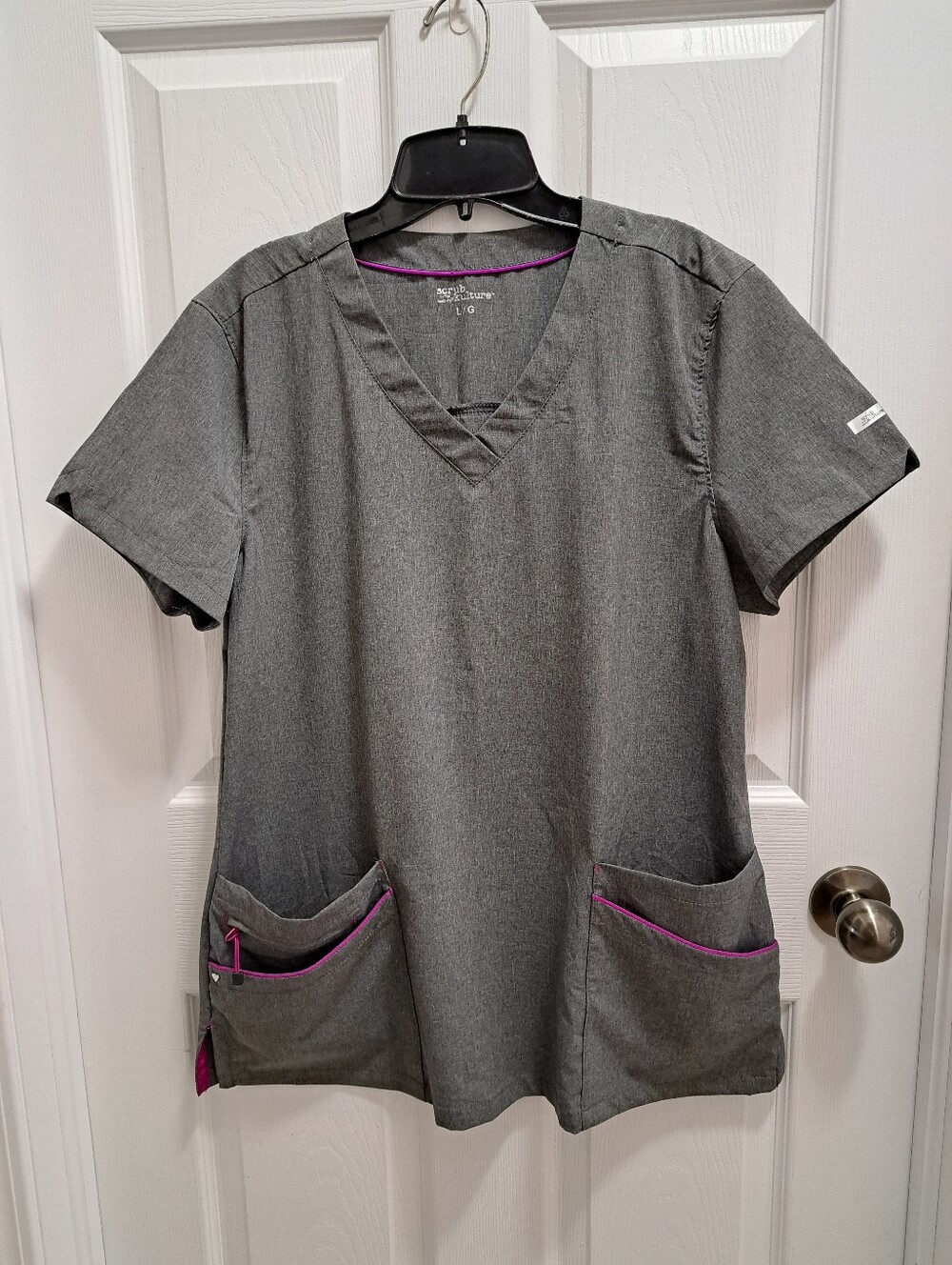 Scrubs By Kulture Gray V-neck Top Short Sleeved Womens Size Large Uniform Shirt